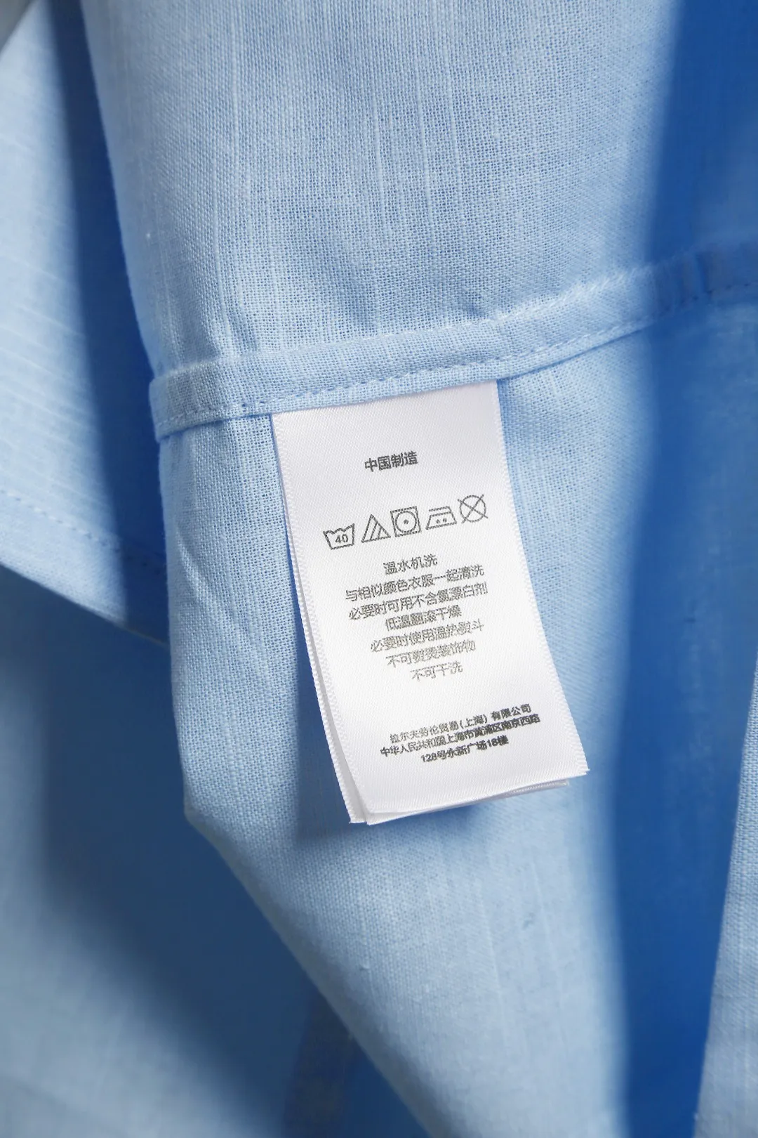 P230 Actual photo [High-end quality] Style number: 25055# Color: Navy blue/off-white/ice blue/light pink/chicken yellow/khaki Size: S to XL - Ralph Lauren/Ralph Lauren 25SS Summer popular high-quality old money style Cuban collar pocket style short-sleeved linen couple shirt - ingeniously restored 95% cotton blended bamboo linen, pre-washed, tight and soft texture ✅ - 100% restored workmanship Complete professional shirt with embedded clips in bifurcated sleeves, top button earrings ✅ - Custom dyed original pearlescent white buttons with different sizes ✅ - Special shaped chiffon foil inside the collar door tube, which is not easy to deform and pull ✅ - Ralph Lauren/linen pocket style short-sleeved shirt. It is different from the classic style and has a niche style. It perfectly combines comfort and high-end. An indispensable piece in summer. It is both cool and textured. It is the king of ins style with every snap. It can be used for commuting and vacationing. There’s no pressure to switch between different styles, and the classics never go out of style.